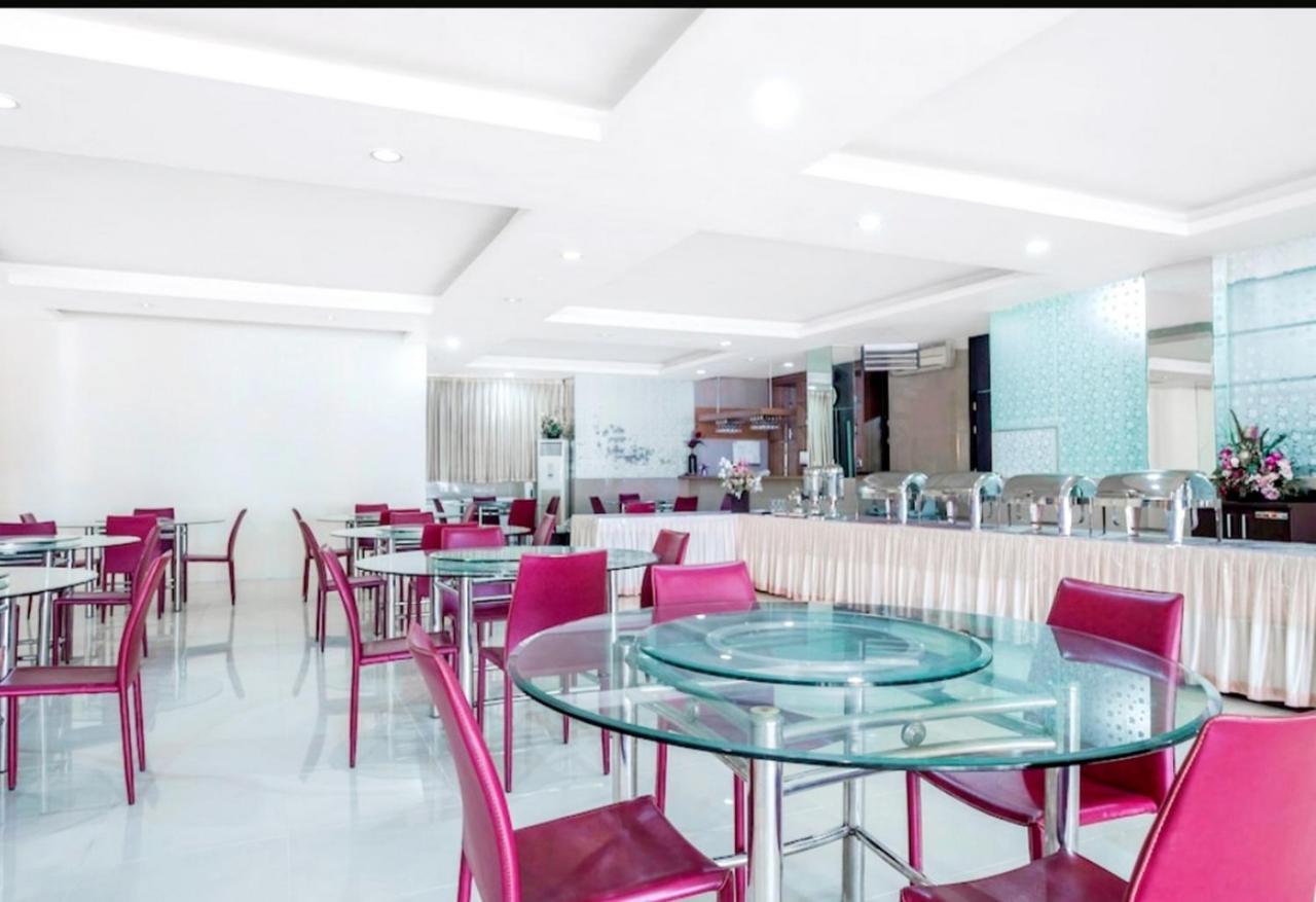 Agraha Andalas Hotel Макасар Экстерьер фото