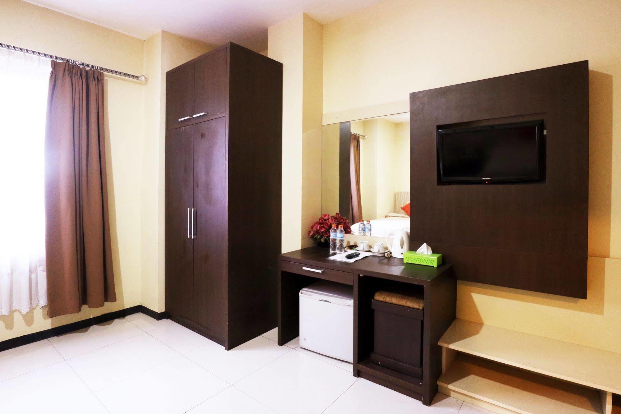 Agraha Andalas Hotel Макасар Экстерьер фото