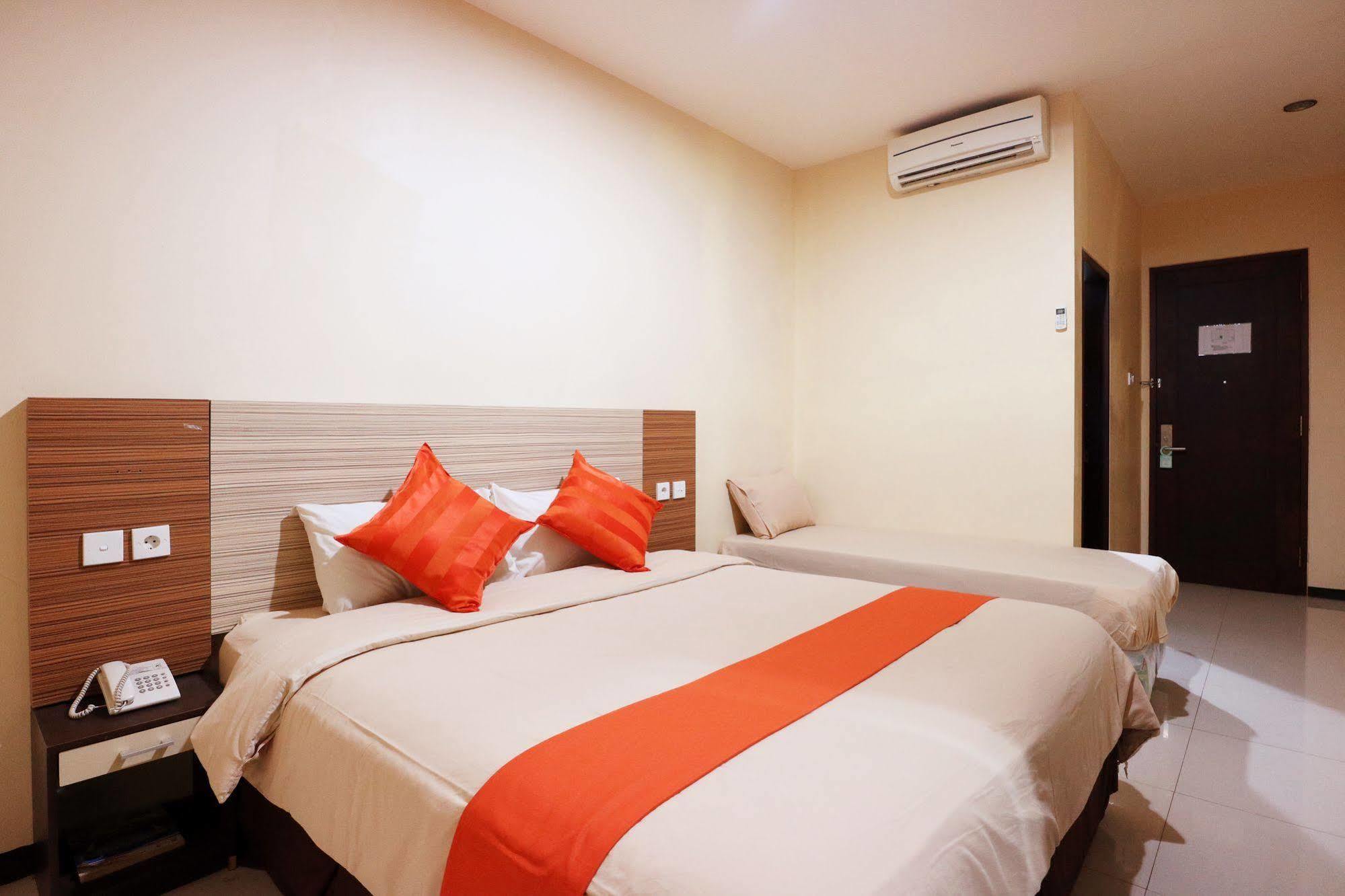 Agraha Andalas Hotel Макасар Экстерьер фото