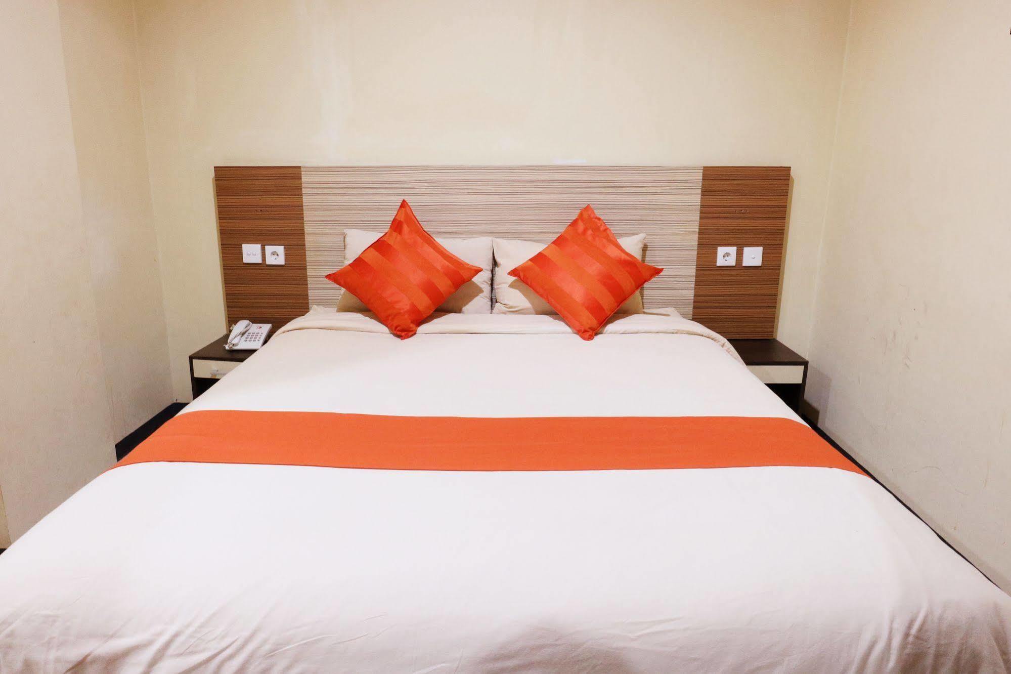 Agraha Andalas Hotel Макасар Экстерьер фото