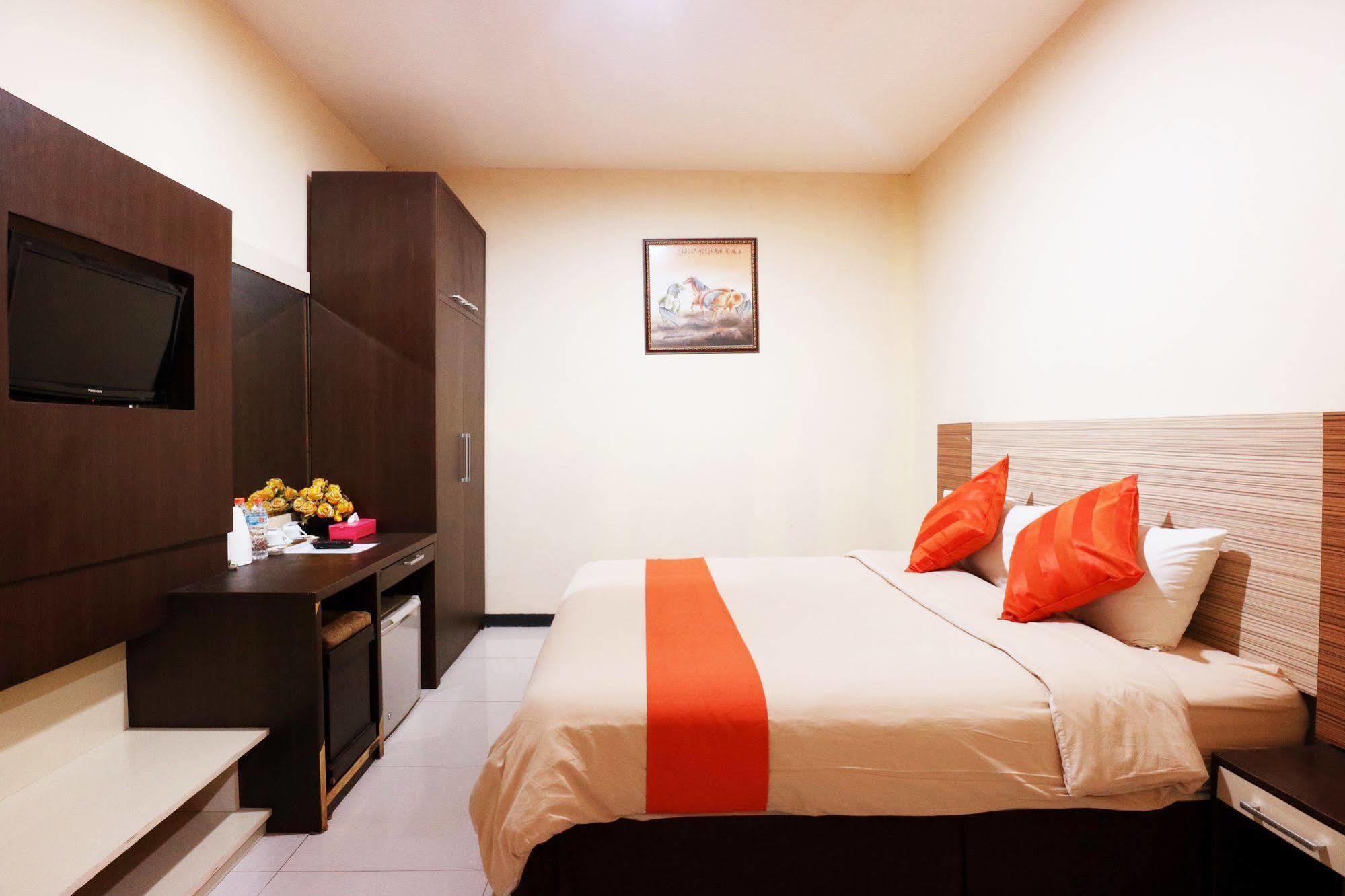 Agraha Andalas Hotel Макасар Экстерьер фото