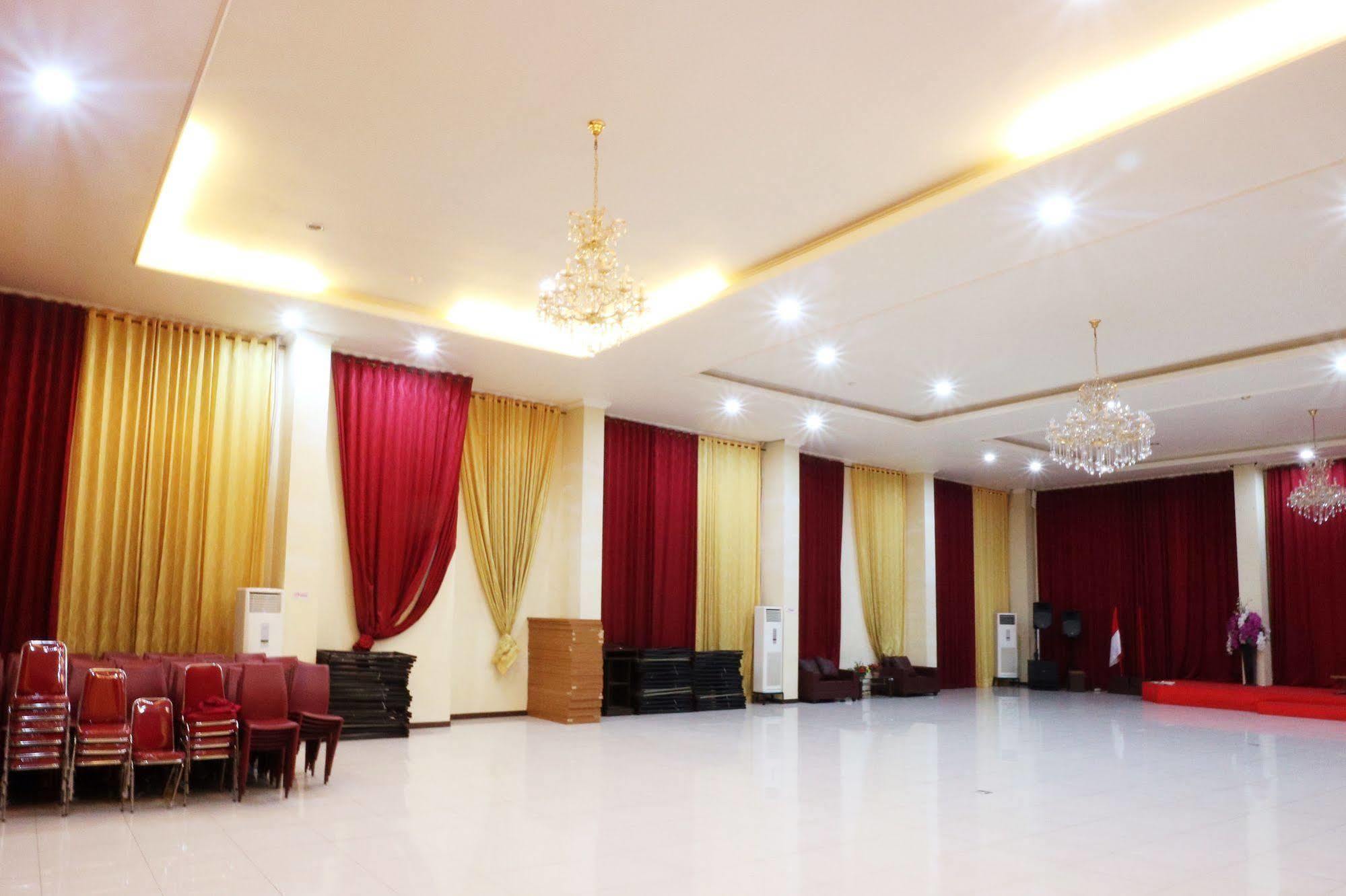 Agraha Andalas Hotel Макасар Экстерьер фото