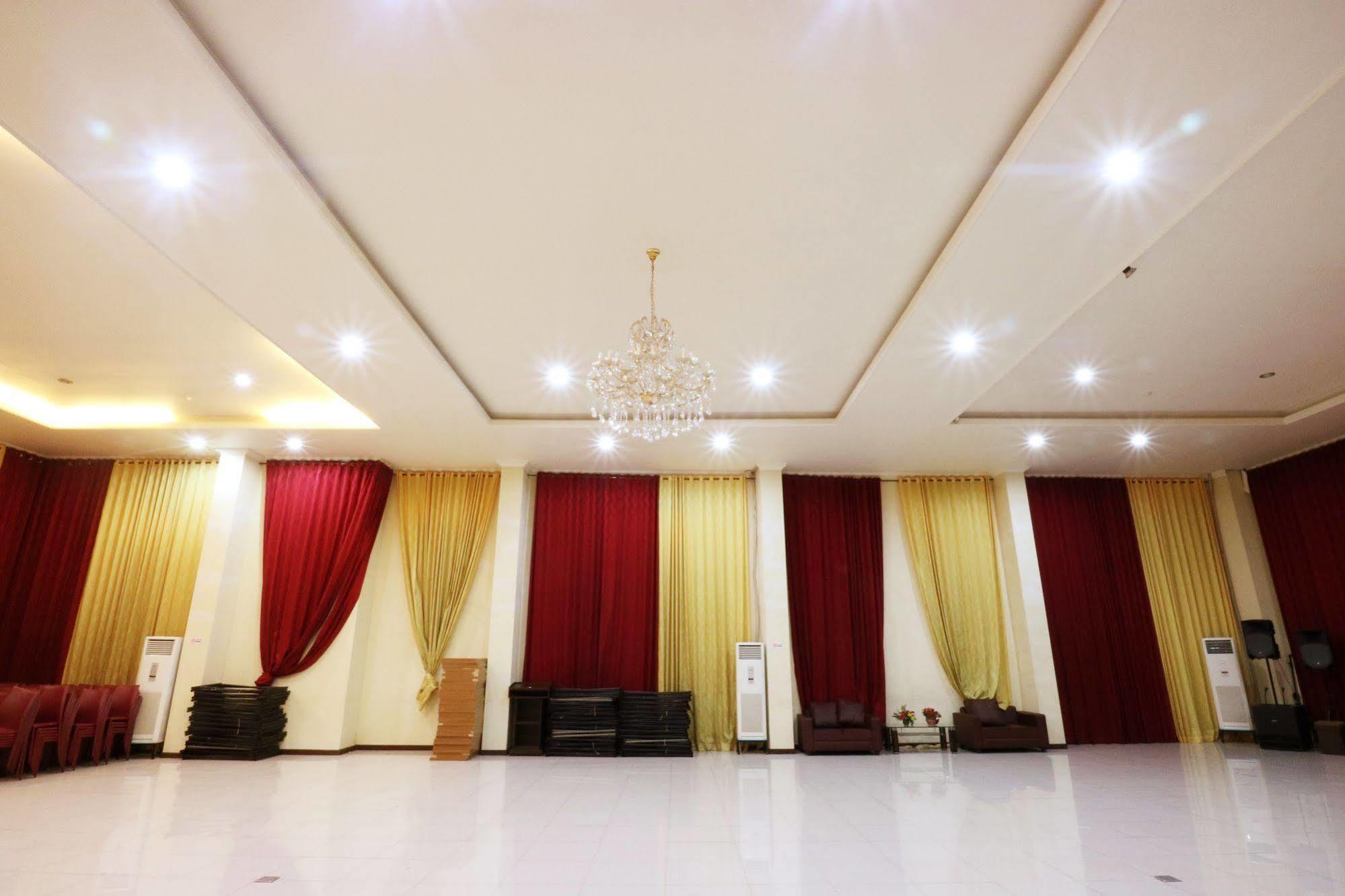 Agraha Andalas Hotel Макасар Экстерьер фото