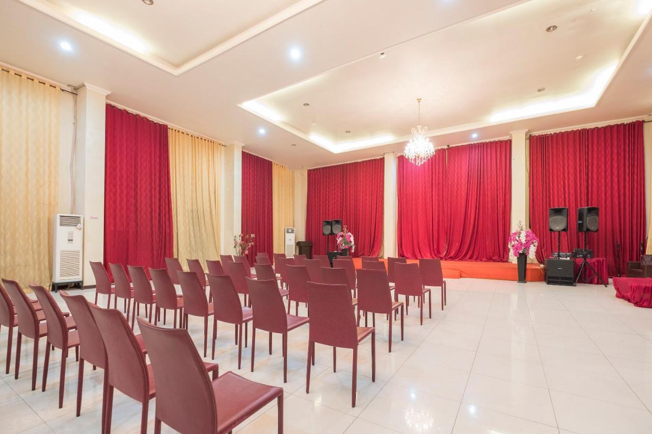 Agraha Andalas Hotel Макасар Экстерьер фото