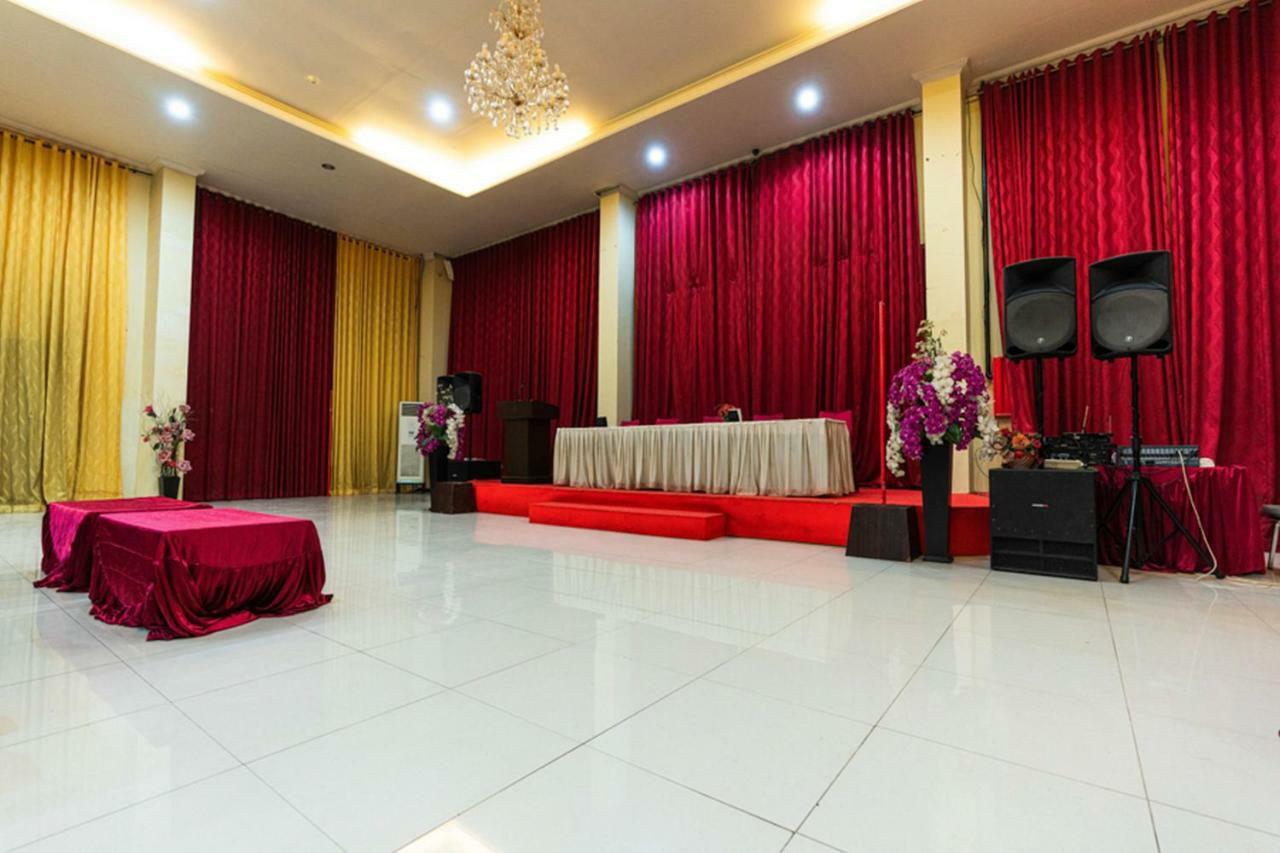 Agraha Andalas Hotel Макасар Экстерьер фото