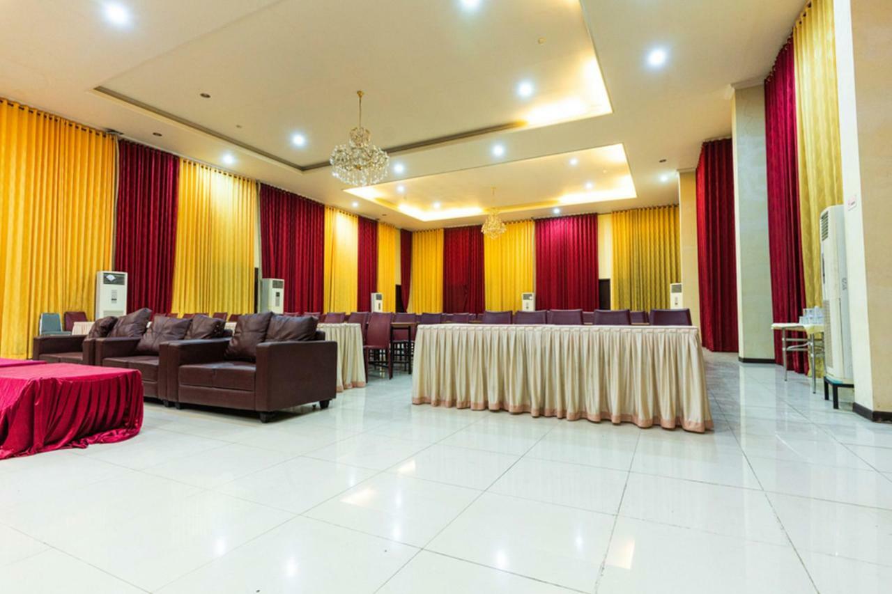 Agraha Andalas Hotel Макасар Экстерьер фото