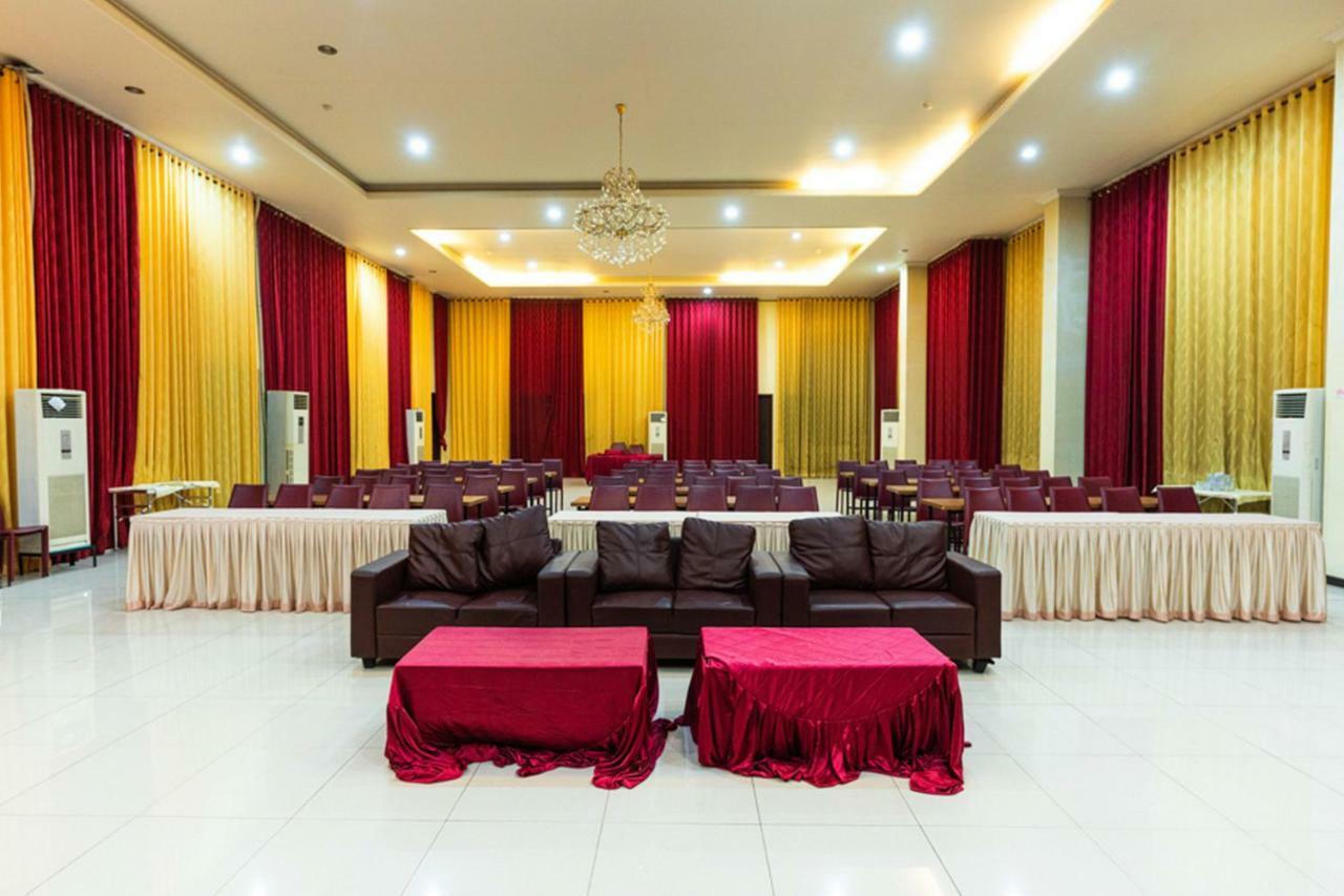 Agraha Andalas Hotel Макасар Экстерьер фото