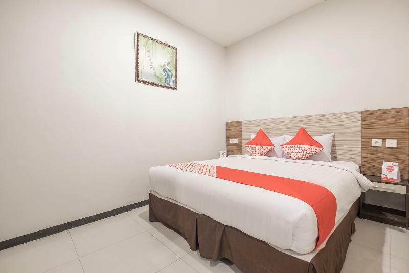 Agraha Andalas Hotel Макасар Экстерьер фото