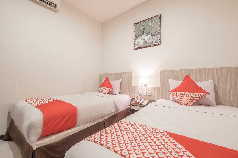 Agraha Andalas Hotel Макасар Экстерьер фото